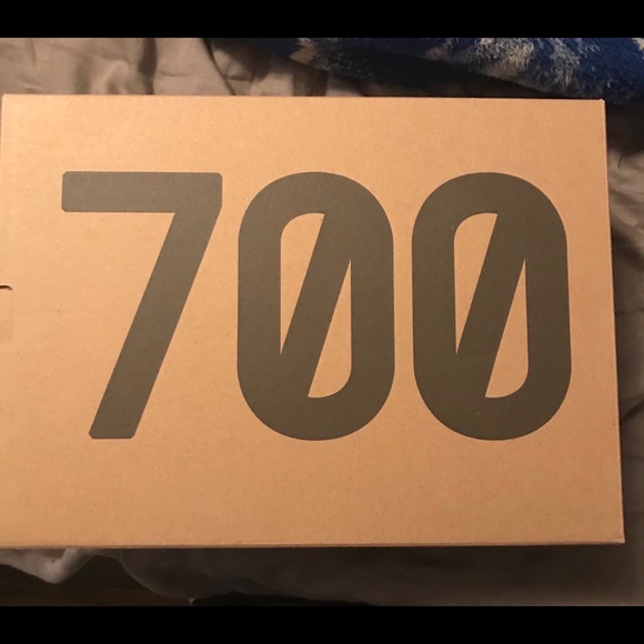 Yeezy 700 v3 safflower size 7 - Picture 5 of 5